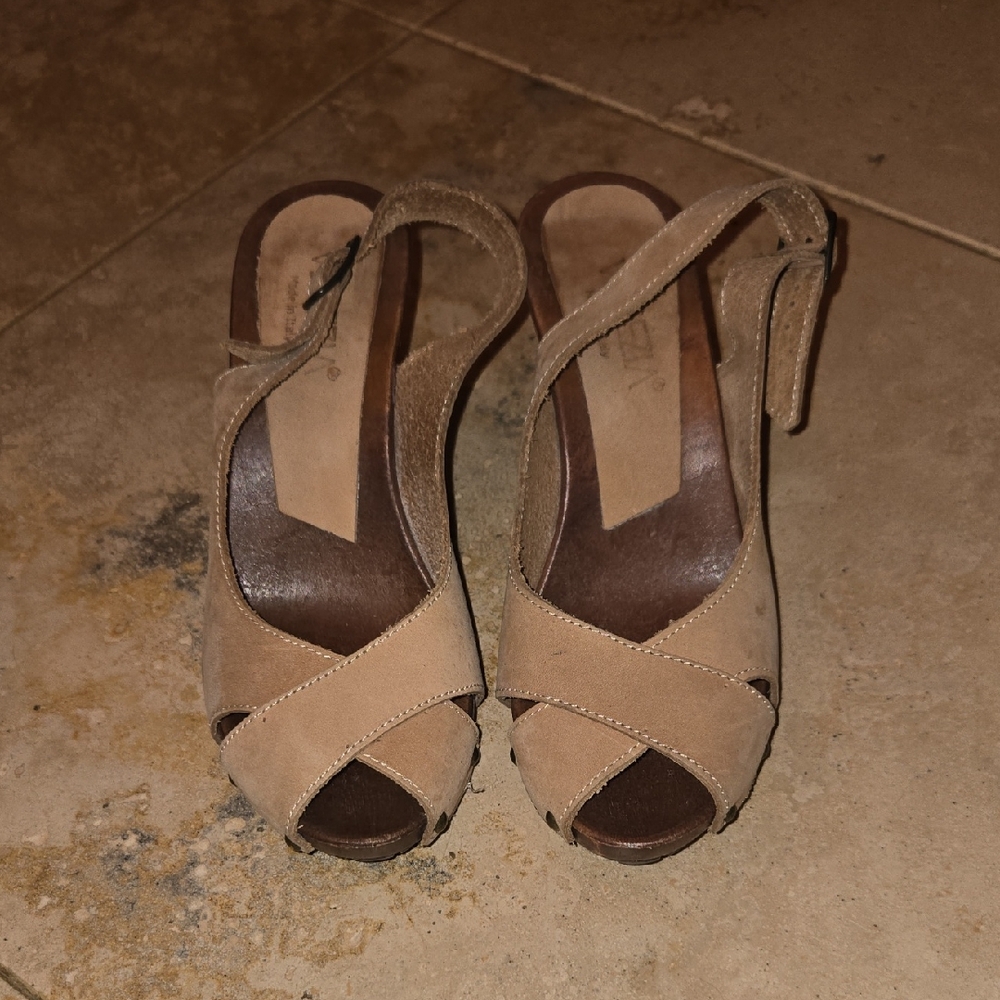 Venezia Tan Wedge Sandals